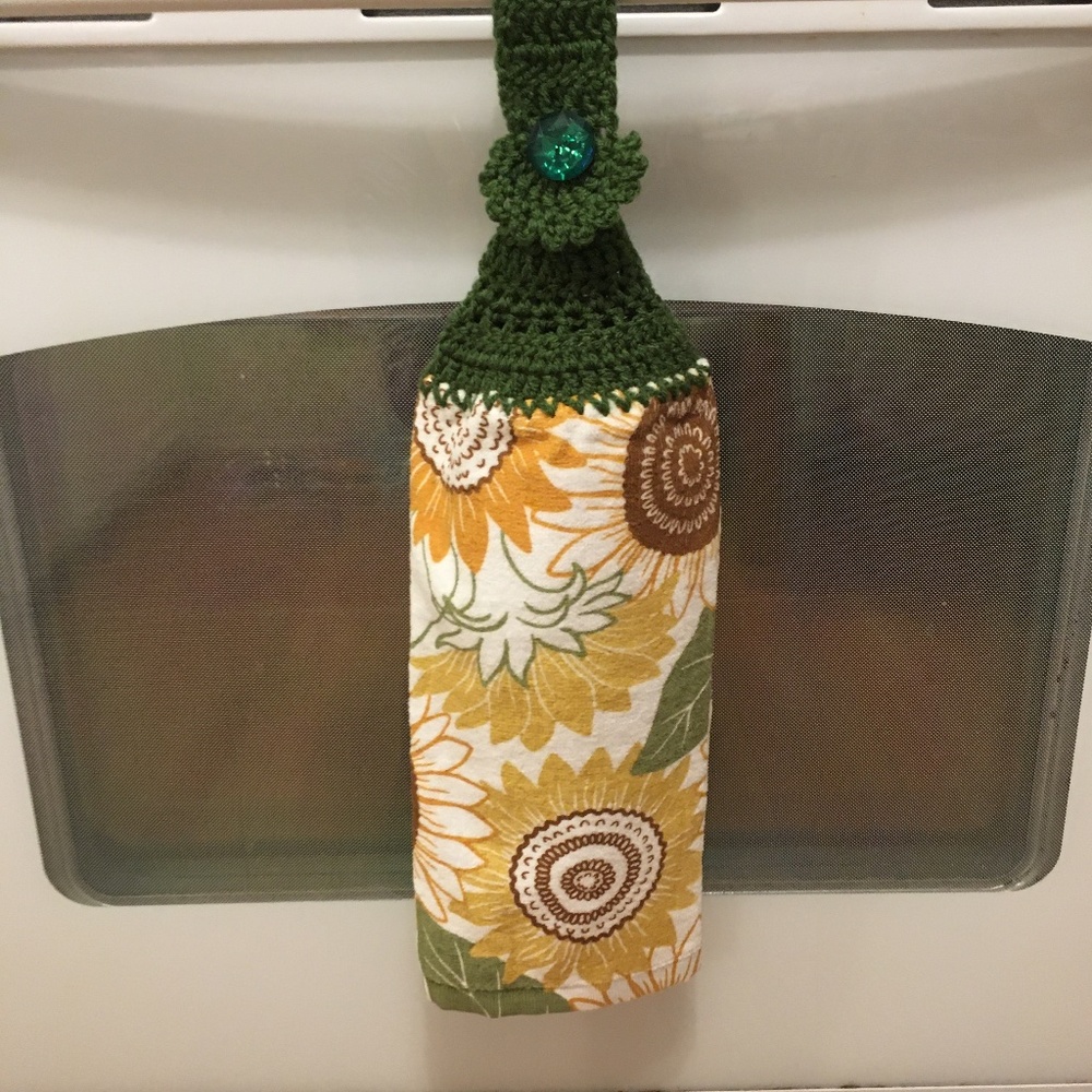 NWOT Handmade Crocheted Sunflower Towel